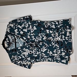 Adrienne Vittadini XL green/white/black floral short sleeved blouse
